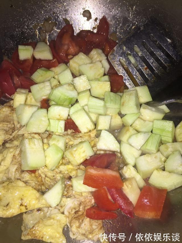 一碗面条，一碗菜卤做成家常“捞面条”，有滋有味吃起来