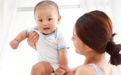 三个月|“一哭、二笑、三认母”,3个月宝宝的发育规律,有趣又可爱