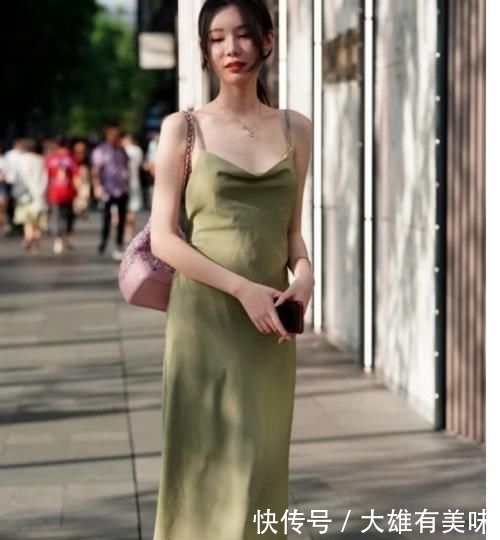 连衣裙|30岁辣妈连衣裙搭配,不仅时尚,还成为街上动人的风景线