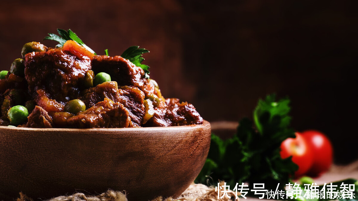 不管是什么肉,焯水前加1步,炖出来的肉又鲜又嫩,美味无腥膻