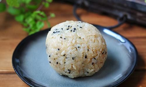  儿子|米饭新做法，儿子着了迷，天天吃不够，5分钟上桌，我特乐意做！