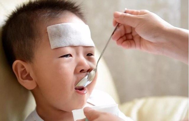 脾胃虚弱|5岁女孩脾胃虚弱,停止发育,儿科医生这3种食物别再纵容娃吃