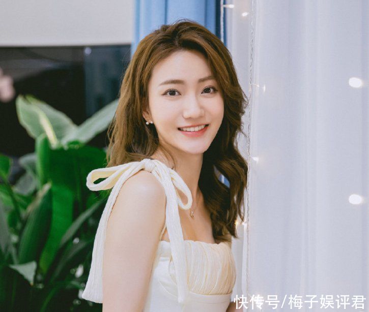 独美|《心动的信号4》收官海报，洪成成独美，马子佳手抱“大败局”