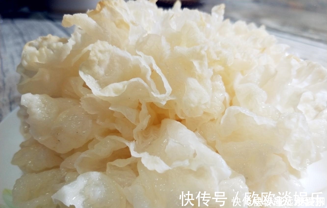 热水|银耳是用冷水泡,还是热水泡很多人搞不懂,难怪不出胶还难吃