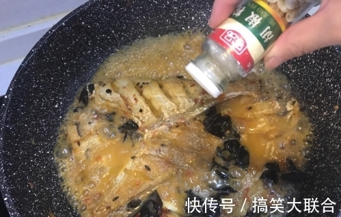 腥味|扒皮鱼这样做最好吃，跟着大厨学习准没错，鲜香肉嫩
