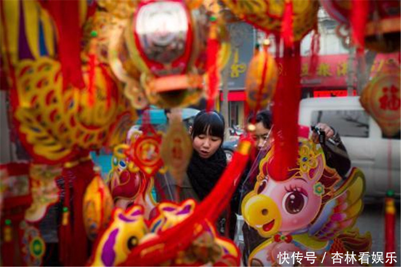 为啥|为啥年轻人越来越不爱过年规矩越来越多,年味越来越少