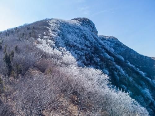 老年|大年初四济南南部山区自驾游，在彩西路旁的劈山邂逅雾凇奇观