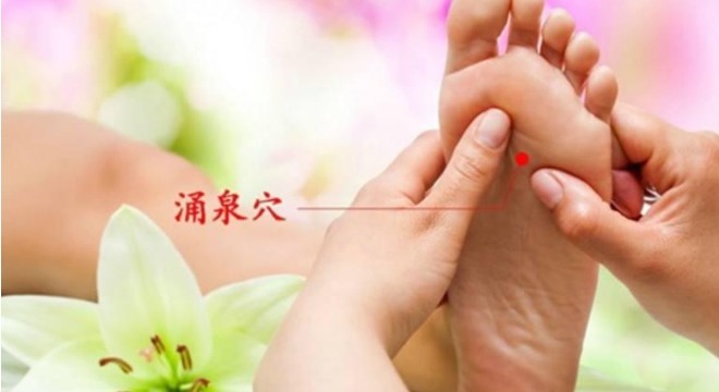摩涌泉穴|每天做7个养生的小动作，越活越年轻！长寿不仅仅是属于巴马人的