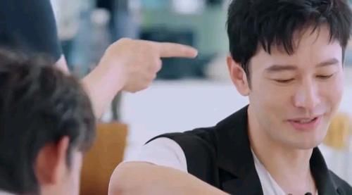 黃曉明|《中餐廳》眾人正在吃飯，寧靜突然問黃曉明：能爆一下你的料嗎？