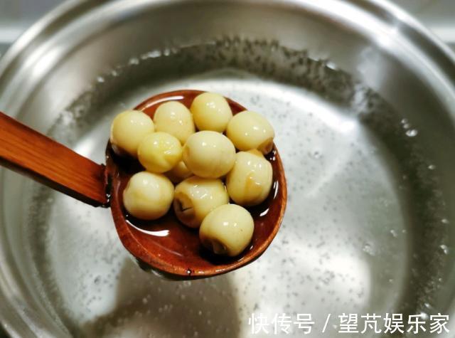 食物|秋季是养肺的“黄金期”,这润肺的食物经常吃一点,肺好人健康