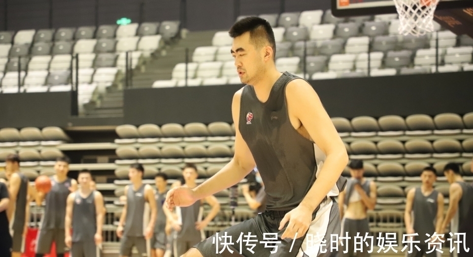 天津队|一场比赛没打!CBA顶薪先生又受伤,李春江做出正确决定