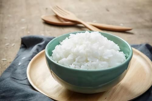 补充|妇科医生:女性过了50岁,需要及时补充这4种“营养素”,别忽视