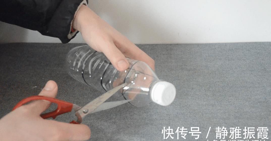 才知道窗帘旁放个塑料瓶的好处, 真是太实用了, 家家户户都用得到