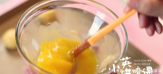 小英烘焙课手把手教你做懒人咸口肉松酥!