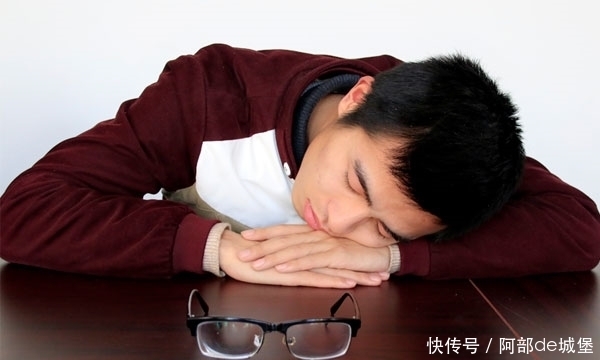 晚上超過幾點沒睡覺，就算熬夜了？一天睡幾個小時合適？