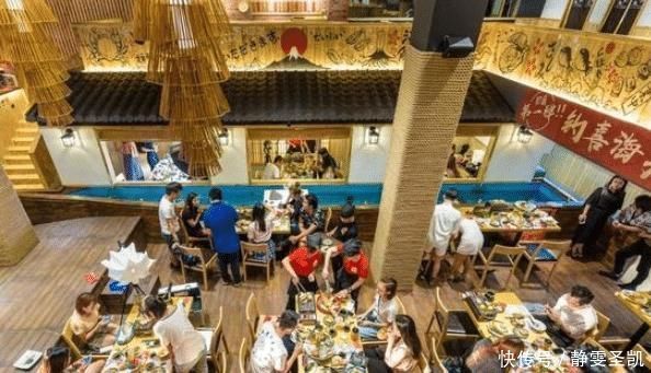 30吨海水装满餐厅,想吃鱼自己捞,用餐环境优美,你猜人均多少钱