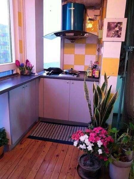 厨房|老婆嫌50平太小，竟把阳台改成厨房，没想到邻居却上门找茬