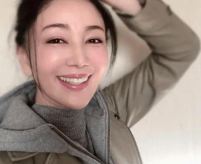 S型|80后“辣妈”意外走红,S型曲线让人羡慕,网友:运动成就了她