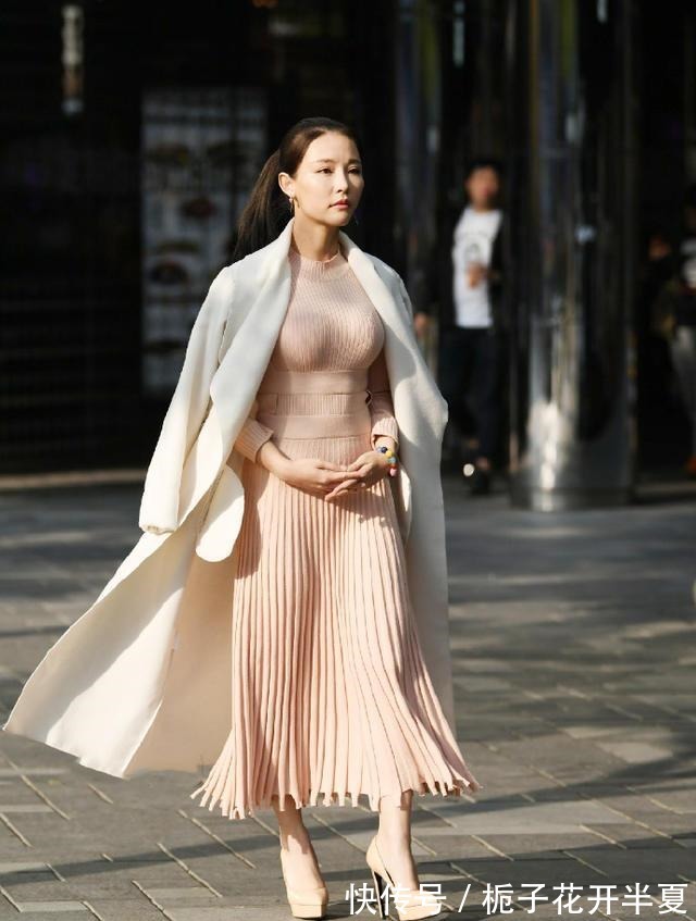 街拍|街拍辣妈这身材，一定是健身房的常客吧