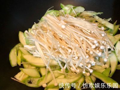 丝瓜|大厨教你把丝瓜蒸出海鲜的味道，极鲜的干贝与可口的丝瓜，绝配