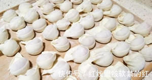 搅拌均匀|用这菜包馄饨，价格便宜营养高，冬天吃上一口真暖