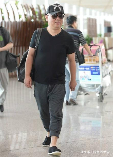 比尔盖茨 男人别总穿皮鞋,闷脚!现在大佬都爱穿“千层底”,舒服还有范