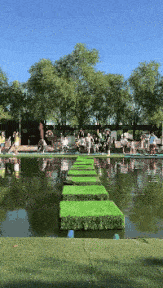 |搞笑GIF:妹子,佩服佩服,这都可以过来啊