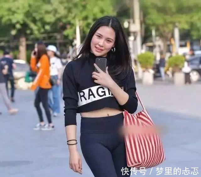 打底裤显得优雅大气,彰显高贵的魅力和婉约!