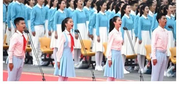 冯林|21岁冯琳走红！通过千里挑一的选拔成为领诵员，成功的背后是努力