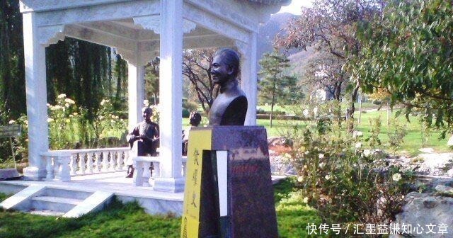 垂怜|在侯耀文墓地旁边,“林妹妹”之墓鲜花环绕,汉白玉雕像让人垂怜