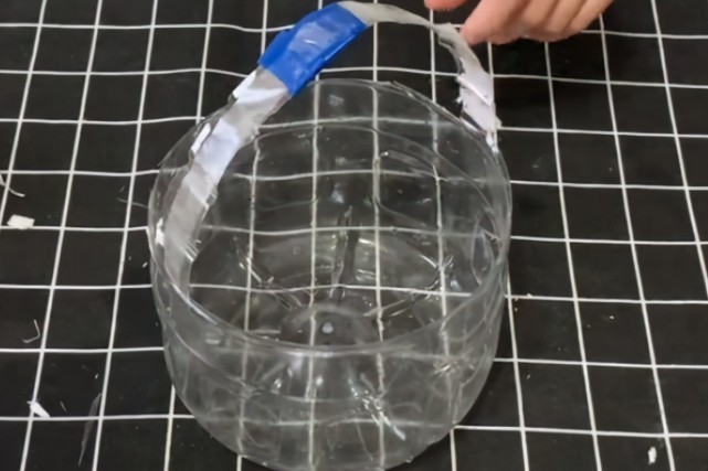 毛线|空油桶可真是个“宝”,把毛线缠在空油桶上,全家人都要抢着用!