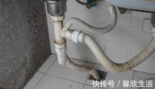 小窍门|地漏反味太臭了,一个塑料袋就能轻松解决了,看完抓紧提醒家人