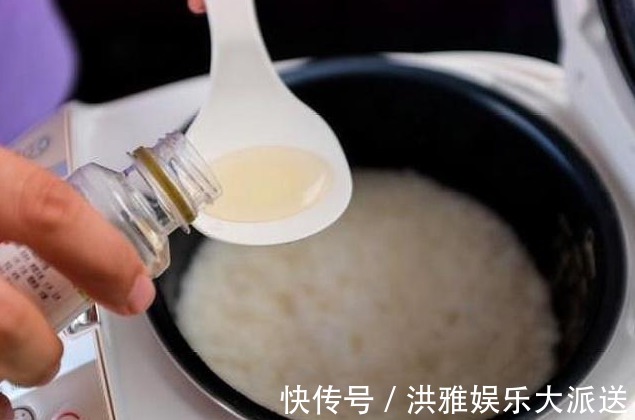 外行|蒸米饭,外行才只用清水!多加2样,松软清甜,颗粒分明,格外香