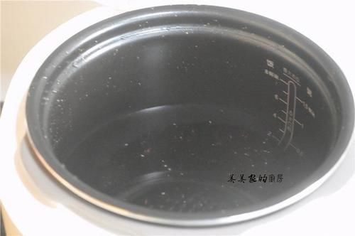 糊糊|冬天，别只会吃红枣啦！水晶黑米饼，又香又糯，简单又好吃