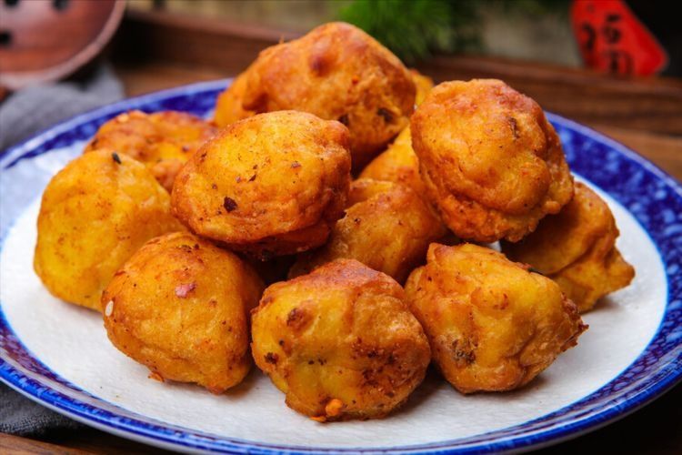 炸丸子，记住不要放面粉和生粉，换成2味料，炸出来又香又酥脆