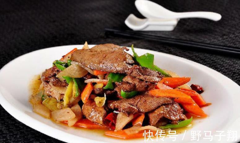 炒猪肝，先腌制还是先焯水？教你正确做法，猪肝嫩滑鲜香，没腥味