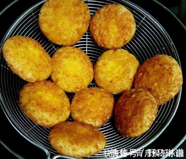 做南瓜饼时，只加糯米粉可不行，少了“1种”，口感不好且难吃