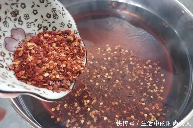 旱黄瓜|腌酸辣黄瓜时,用这种醋代替白醋,腌出的黄瓜有果香味,口感特棒