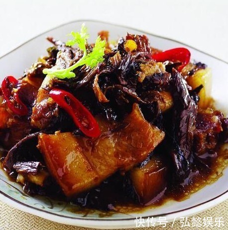 亲戚来家做客，用几道家常菜招待，都说比饭店的还好吃，口齿留香