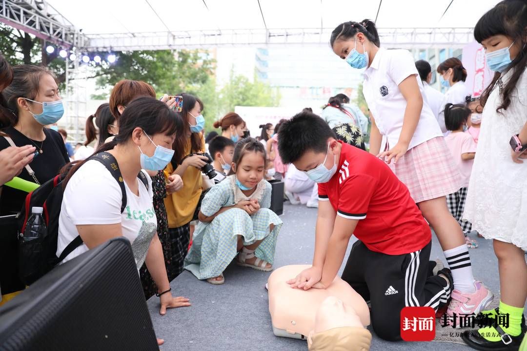 封面新闻|911世界急救日 成都青少年学习如何“做校园社区急救英雄”