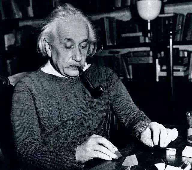 核武器|被偷走的核武器秘密,竟然和苏联女间谍有关,爱因斯坦却并不生气