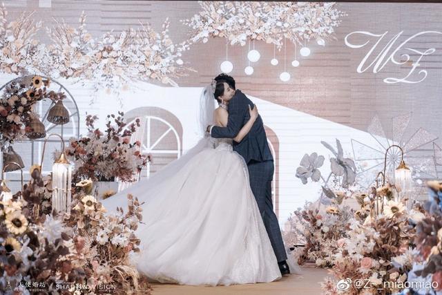 河北女排|恭喜!女排又一女神步入婚姻殿堂,婚礼现场与丈夫甜蜜相拥太温馨