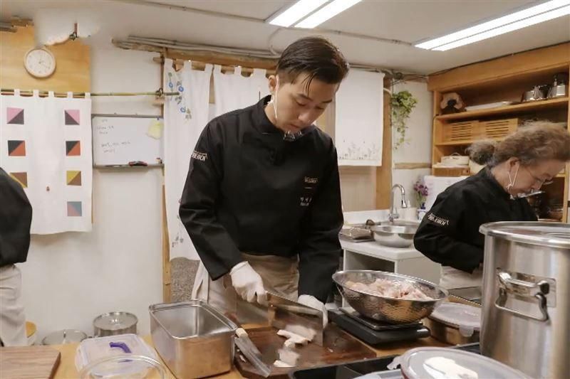 最帅打工仔，朴叙俊在《尹STAY》中，牛肉剁到崩溃想演屠夫