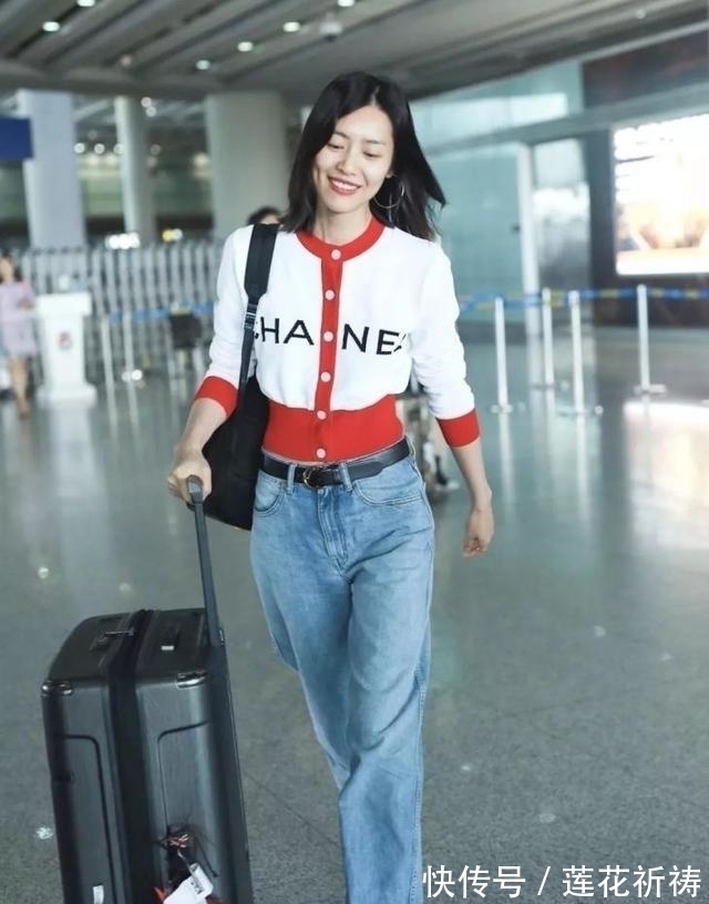 小姐姐 今年流行一种新穿法叫:“奶奶衫+牛仔裤”,显高还显腿长