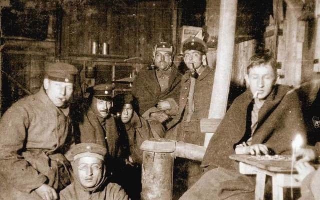 佩服|英国战俘母亲病危,向德军申请探亲,被放回去后他的做法令人佩服