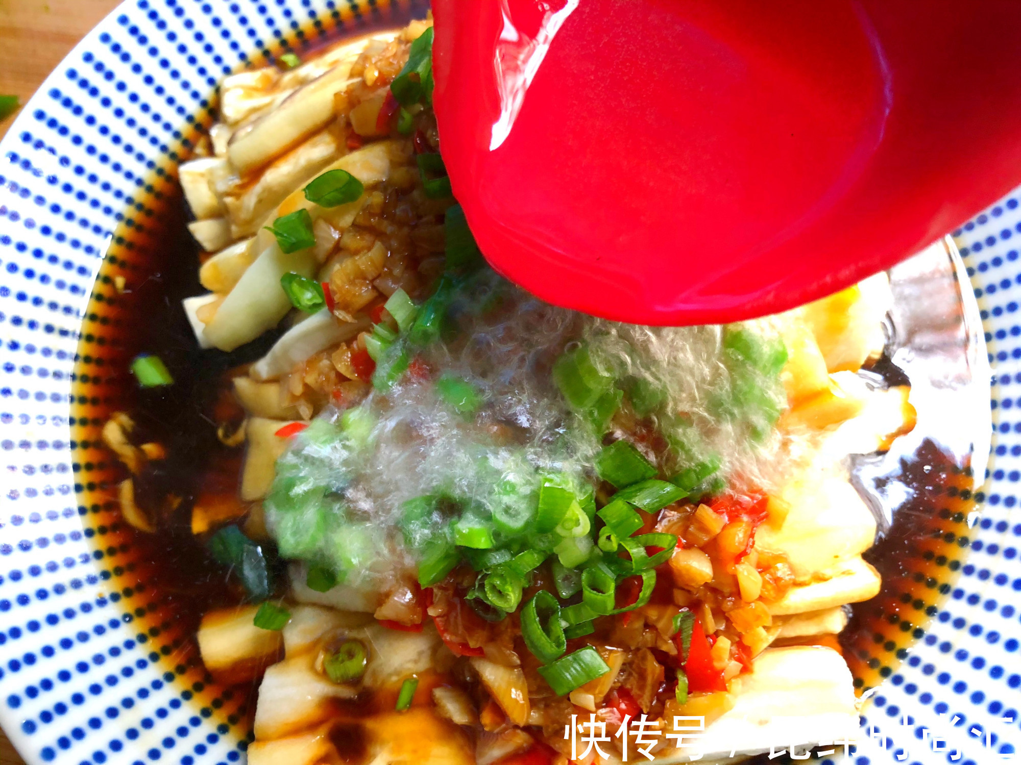 勿忘我|我家最近爱上茄子这做法，蒸一蒸就上桌，鲜美又下饭，快试试