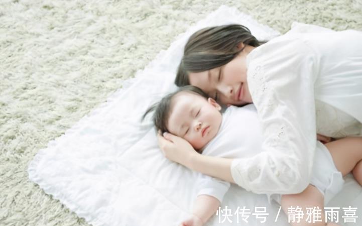 癖好|宝宝睡前的“奇怪小癖好”,其实是对妈妈爱的表达,暖心又治愈