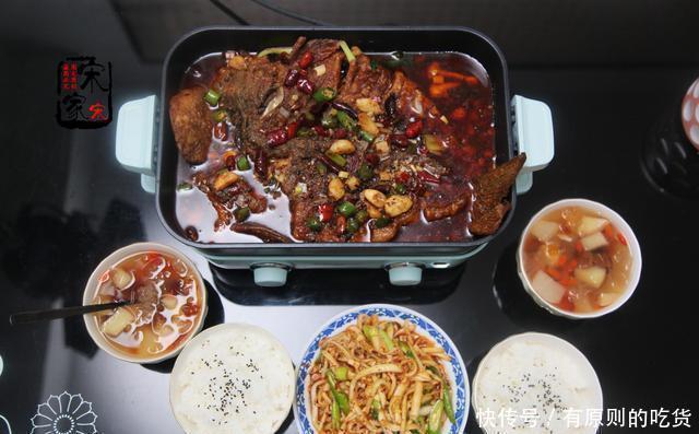 晚餐,老婆花50元做了2菜1汤,发到朋友圈,朋友我娶的是祖宗