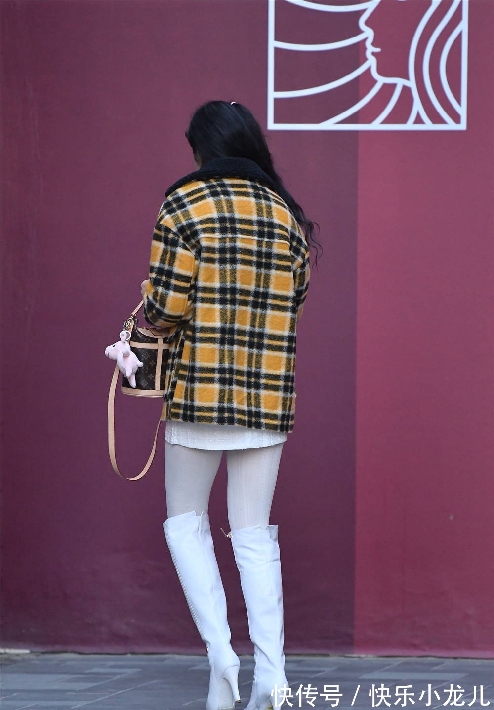 长靴 白色细高跟长靴,搭配白色丝袜,冬季穿搭白色的人不多