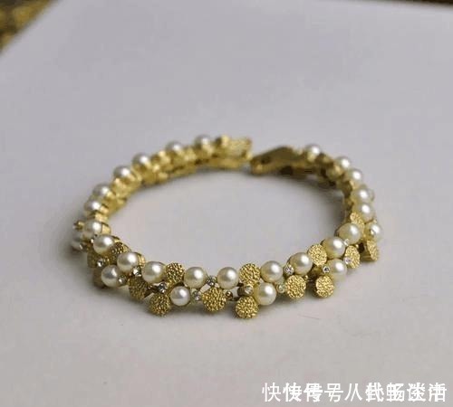 玉髓|项链从来都是女人的焦点，它的价值从没消失过，有与众不同的光芒